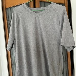 Lululemon Men's Short Sleeve V-neck T-shirt - Size small